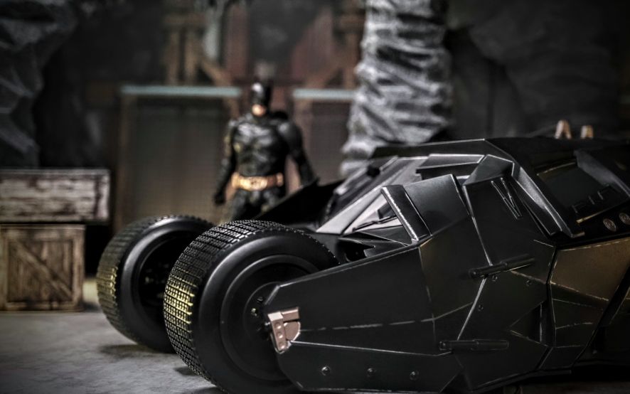 Review: McFarlane Toys DC Multiverse Tumbler and Lucius Fox Figures from The Dark Knight