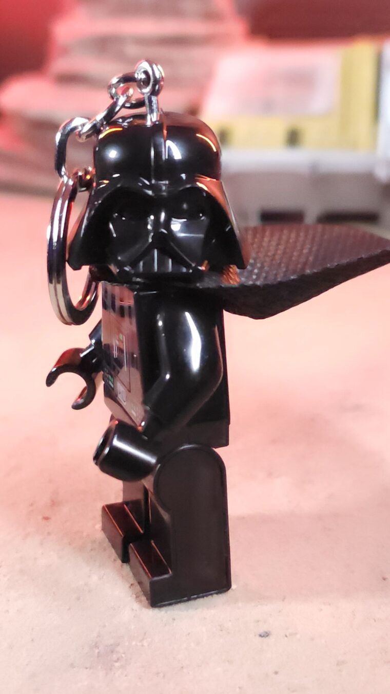 Side view - Santoki LEGO Darth Vader Keychain Light Side view of Santoki LEGO Darth Vader Keychain Light showing cape and body sculpt