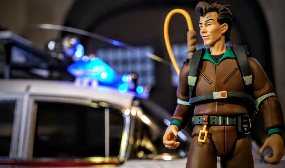 Mondo Real Ghostbusters Peter Venkman with Eaglemoss Ecto-1 Mondo Toys Real Ghostbusters Peter Venkman figure posed with Eaglemoss Ecto-1 model