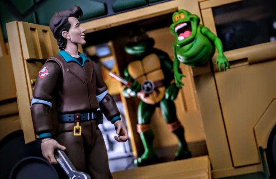 Real Ghostbusters Peter Venkman with Slimer in NECA TMNT Toon Van Peter Venkman figure with Slimer inside the NECA TMNT Toon Van – Ghostbusters crossover toy photography