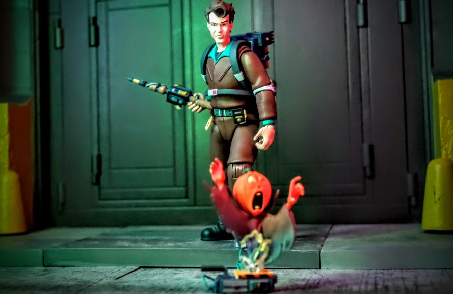 Mondo Toys Peter Venkman with Ghost Trap and Mini Samhain The Real Ghostbusters Peter Venkman figure with ghost trap accessory capturing a mini Samhain, Mondo Toys collector’s pack.
