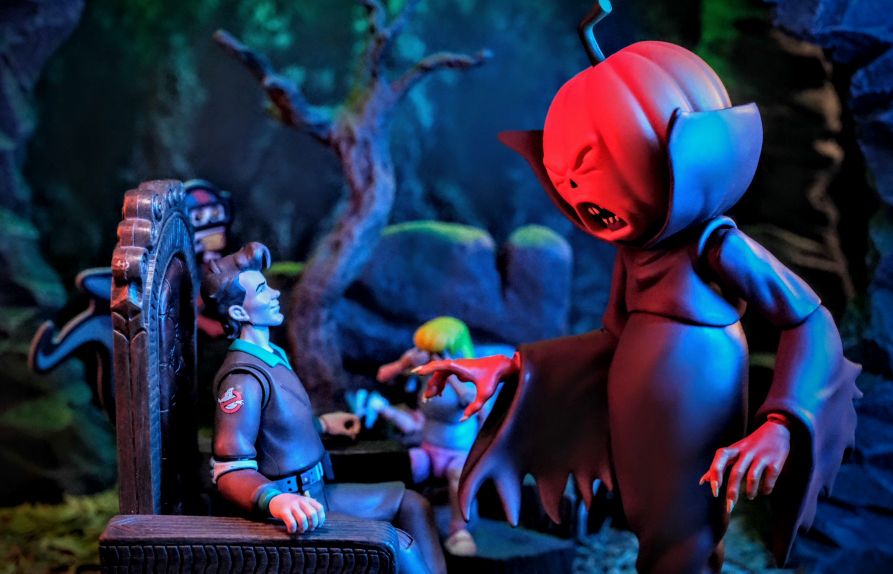 Mondo Real Ghostbusters Peter Venkman sitting in chair with Samhain looming overhead, used to illustrate packaging disappointment.