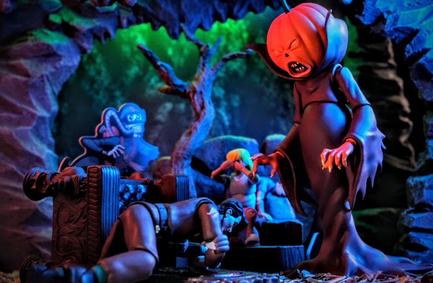 Mondo Real Ghostbusters Peter Venkman vs Samhain Final Thoughts Mondo Real Ghostbusters Peter Venkman facing Samhain, captured in a dramatic toy photography scene highlighting final impressions.