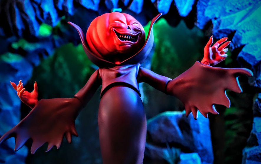 Mondo Real Ghostbusters Samhain Collector’s Pack Final Thoughts Mondo Real Ghostbusters Samhain action figure standing tall with glowing background, Halloween-themed villain display