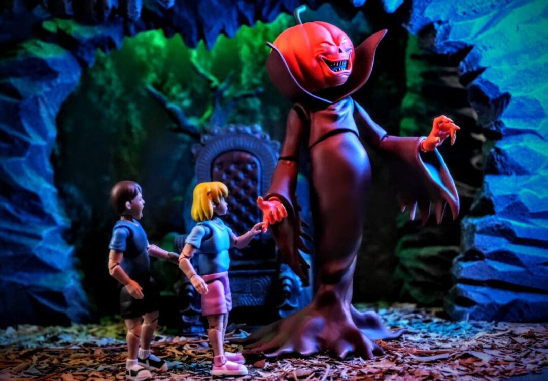 Real Ghostbusters Peter and Samhain Timed Edition Figure Mondo Real Ghostbusters Samhain figure towering over kids in a spooky cave scene