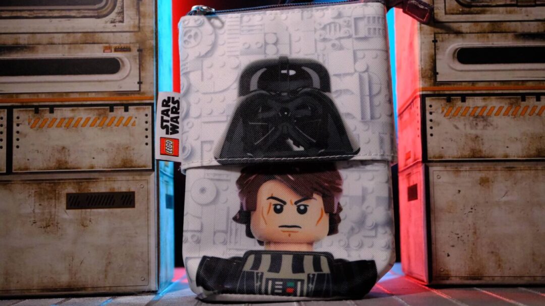 Santoki LEGO Star Wars Pop-Up Pencil Case – Darth Vader & Anakin Skywalker Santoki LEGO Star Wars Pop-Up Pencil Case – Darth Vader and Anakin Skywalker design with LEGO details.