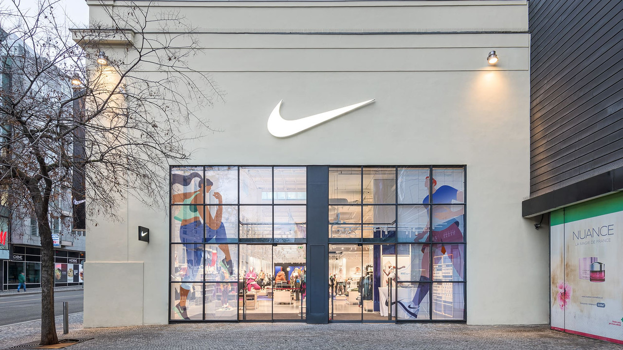 Nike storefront illustrating Nike’s removal from the S&P 100